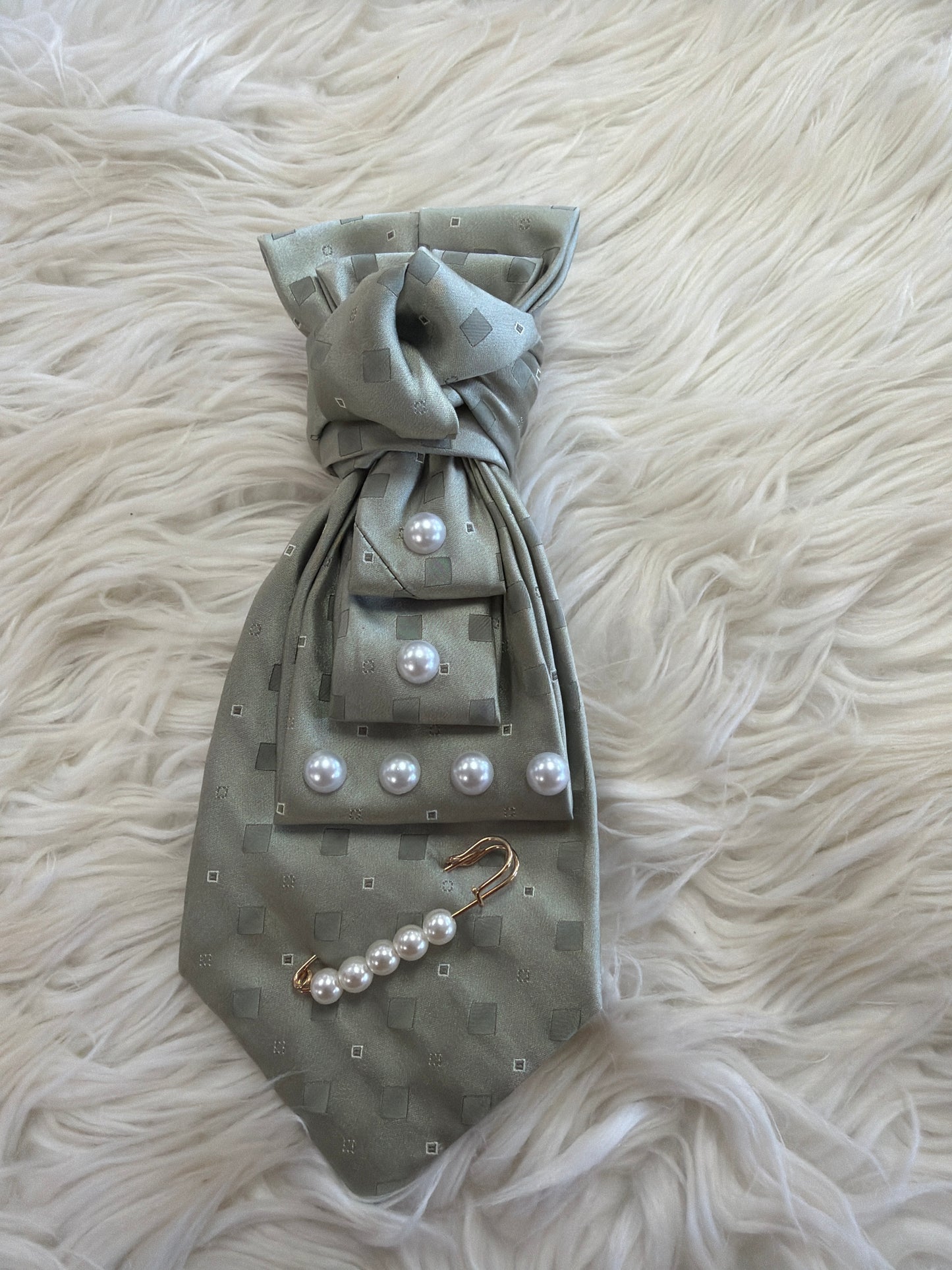 Boujie Knot Tie